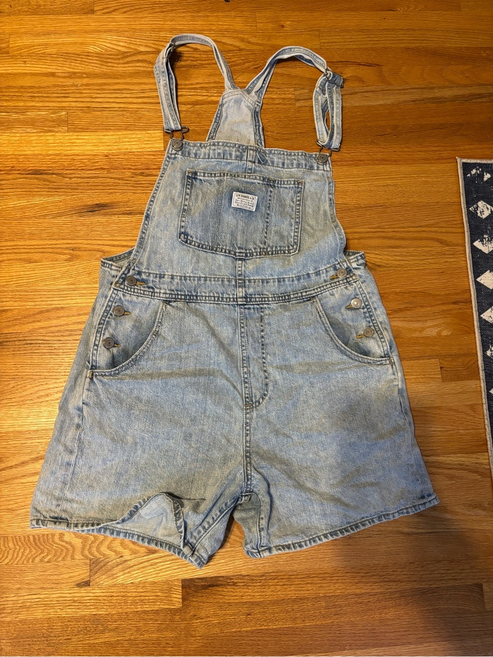 Levi’s Denim Bib Short Overalls size M